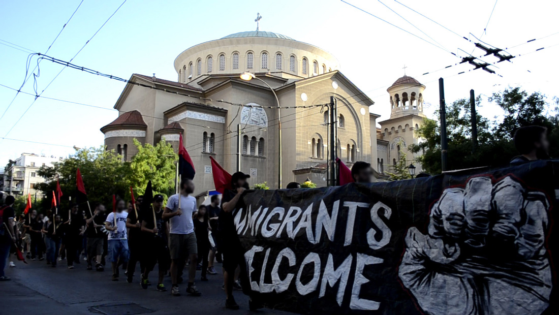 Χαρτιά σε όλους τους μετανάστες, κλωτσιές σε κάθε αφεντικό