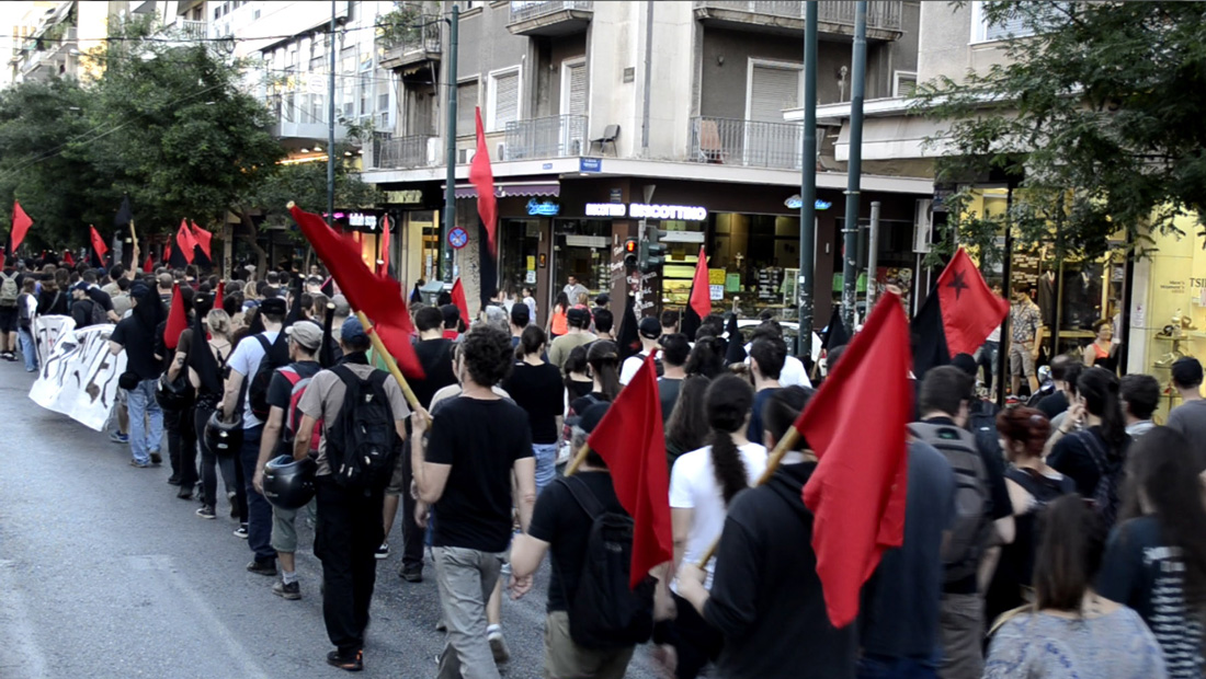 Χαρτιά σε όλους τους μετανάστες, κλωτσιές σε κάθε αφεντικό