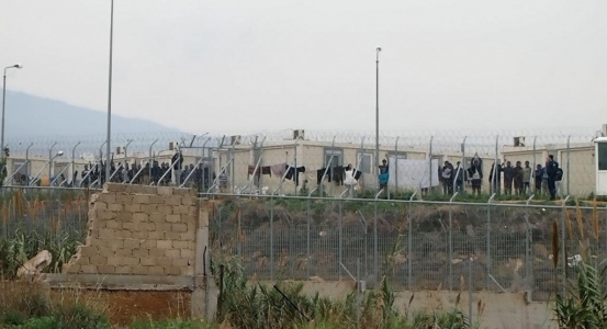 Συγκέντρωση αλληλεγγύης στους φυλακισμένους μετανάστες απεργούς πείνας έξω απ’ την Αμυγδαλέζα