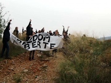 Συγκέντρωση αλληλεγγύης στους φυλακισμένους μετανάστες απεργούς πείνας έξω απ’ την Αμυγδαλέζα