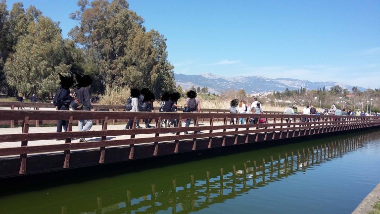 Παρέμβαση αντιπληροφόρησης και αλληλεγγύης σε μετανάστες/στριες στο πάρκο Τρίτση